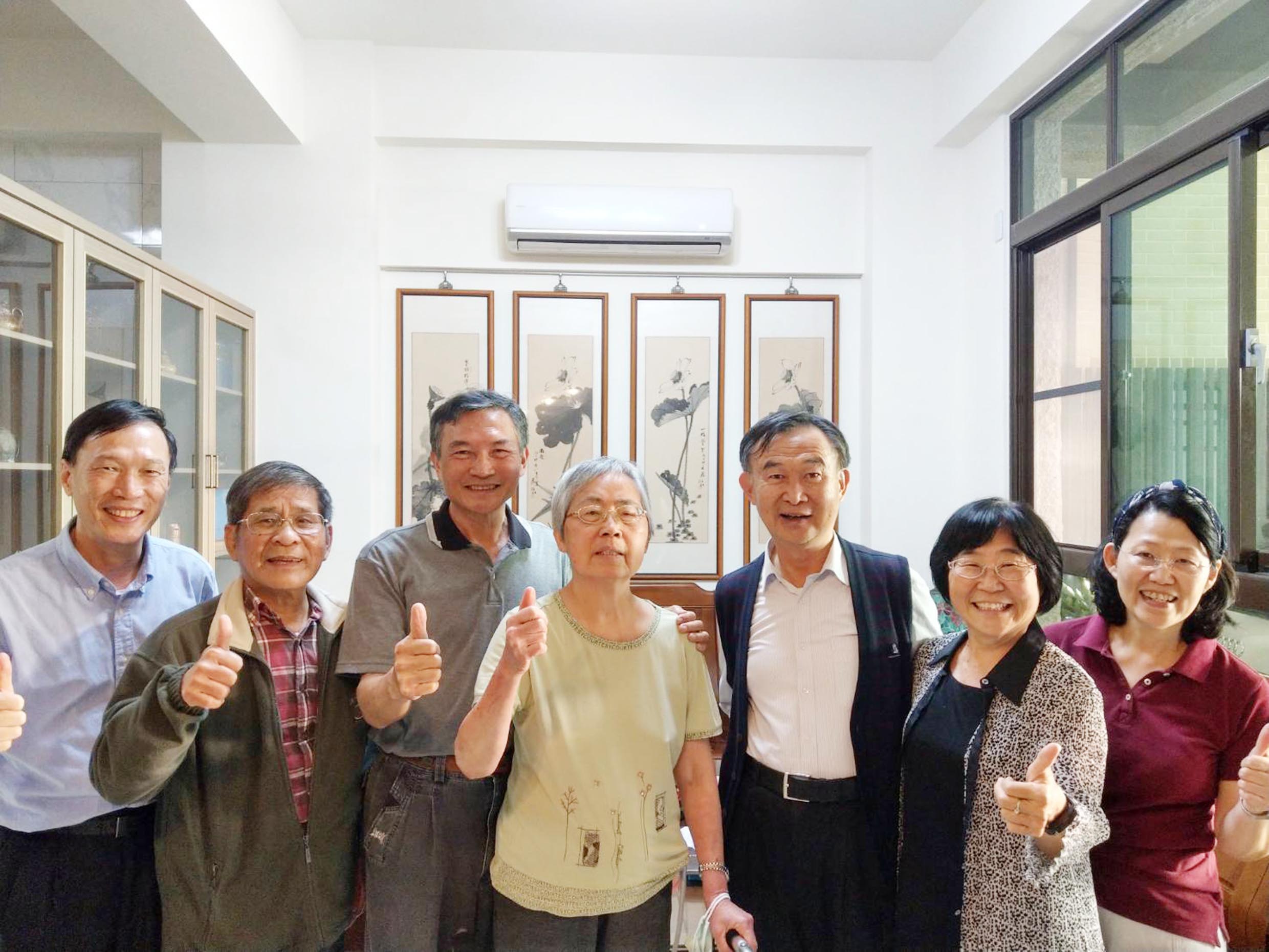 殷弟兄父母得救了